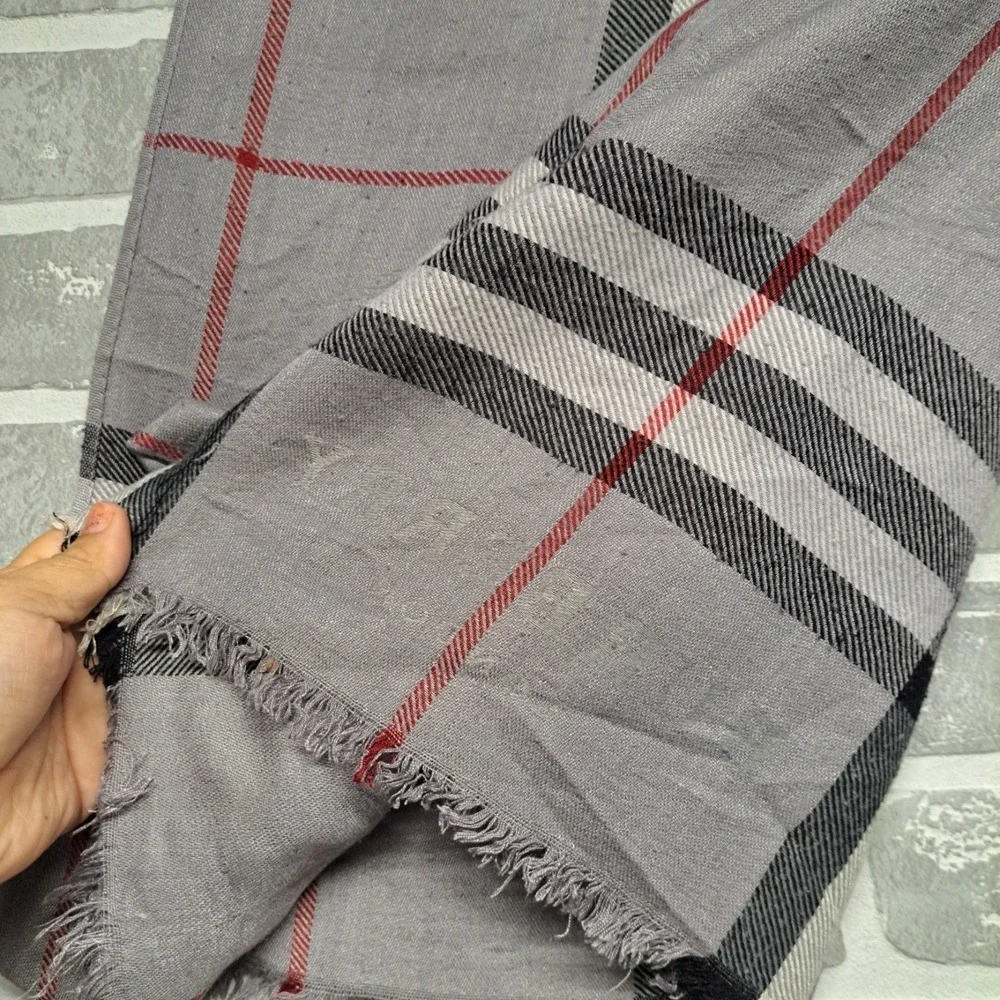 Burberry London Classic Gray Check Scarf Made in Scotland 100% Cashmere 72X28 In